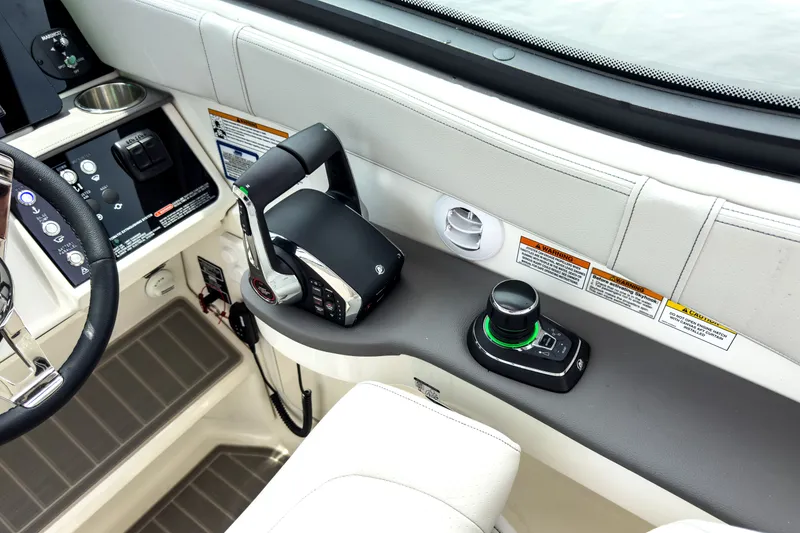 Slide: The Image of Sea Ray Sundancer 320 Outboard 2027 - 15