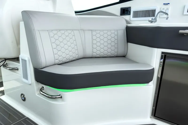 Slide: The Image of Sea Ray Sundancer 320 Outboard 2027 - 10