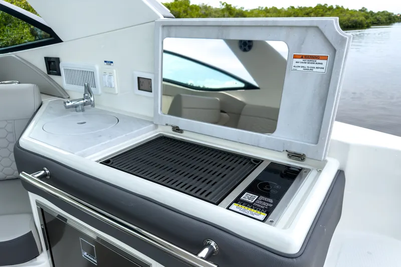 Slide: The Image of Sea Ray Sundancer 320 Outboard 2027 - 9