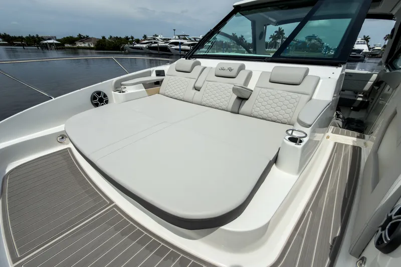 Slide: The Image of Sea Ray Sundancer 320 Outboard 2027 - 24