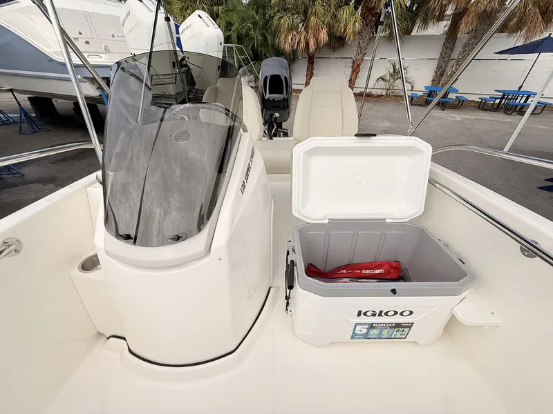 Slide: The Image of Boston Whaler 130 Super Sport 2027 - 19