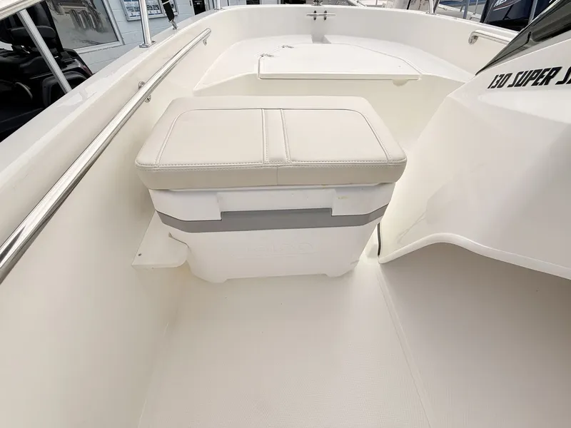 Slide: The Image of Boston Whaler 130 Super Sport 2027 - 16