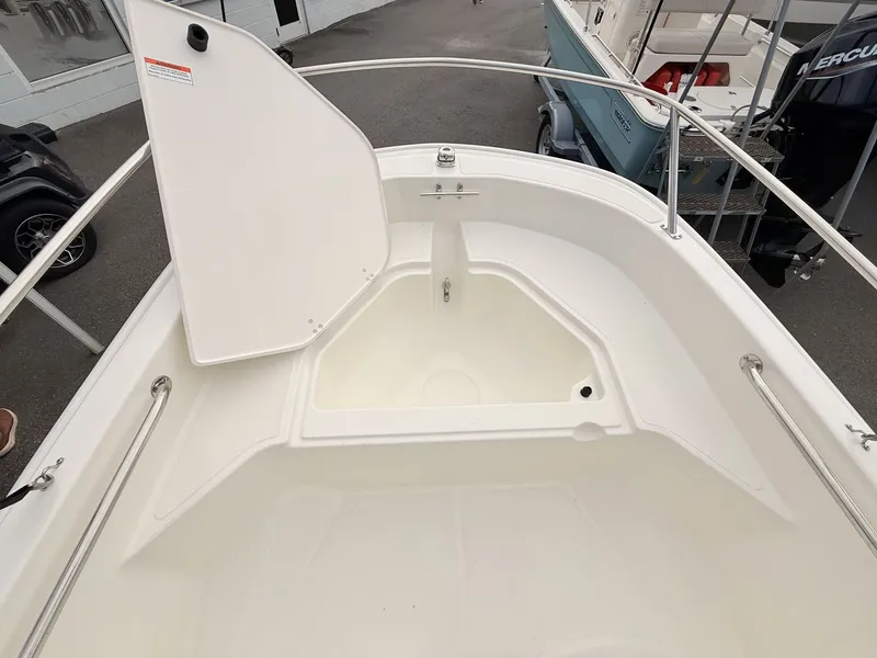 Slide: The Image of Boston Whaler 130 Super Sport 2027 - 21