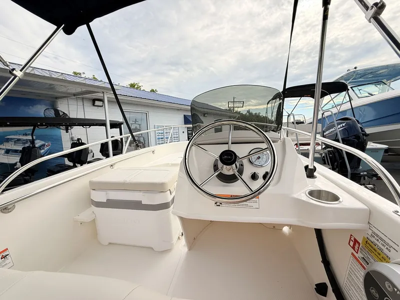 Slide: The Image of Boston Whaler 130 Super Sport 2027 - 14