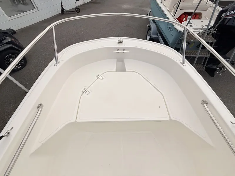 Slide: The Image of Boston Whaler 130 Super Sport 2027 - 20