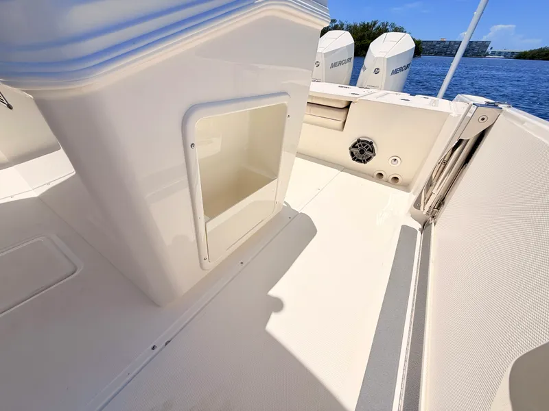 Slide: The Image of Boston Whaler 280 Dauntless 2027 - 44