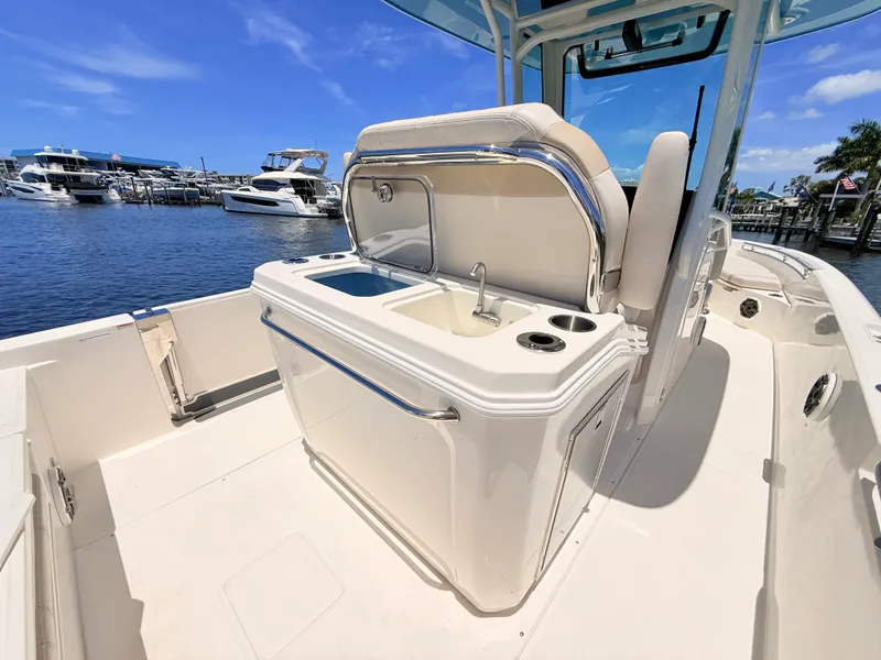 Slide: The Image of Boston Whaler 280 Dauntless 2027 - 26