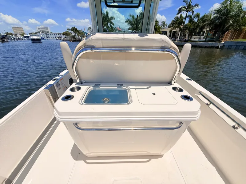 Slide: The Image of Boston Whaler 280 Dauntless 2027 - 27