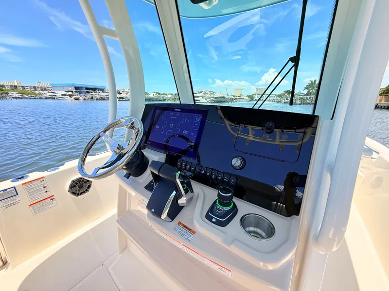 Slide: The Image of Boston Whaler 280 Dauntless 2027 - 38