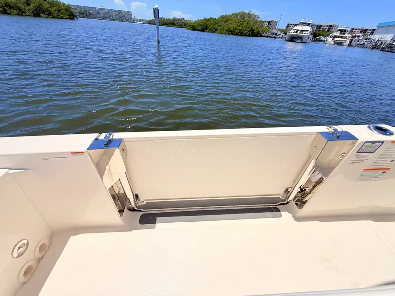 Slide: The Image of Boston Whaler 280 Dauntless 2027 - 32