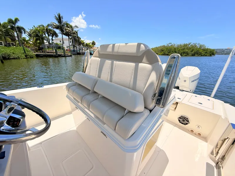 Slide: The Image of Boston Whaler 280 Dauntless 2027 - 36