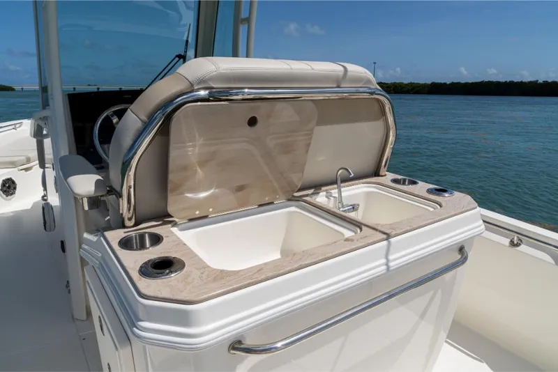 Slide: The Image of Boston Whaler 280 Dauntless 2027 - 25