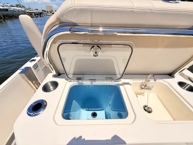 Slide: The Image of Boston Whaler 280 Dauntless 2027 - 29