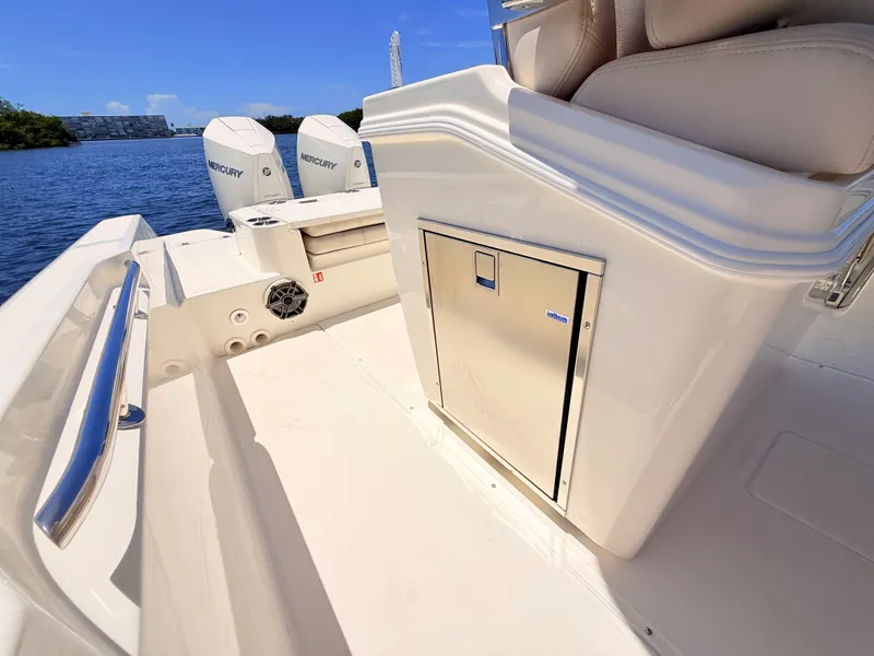 Slide: The Image of Boston Whaler 280 Dauntless 2027 - 45