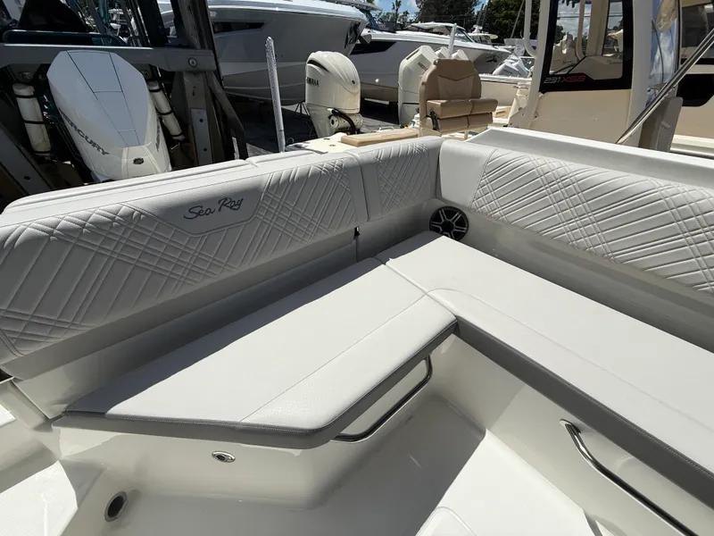 Slide: The Image of Sea Ray SDX 250 Outboard 2026 - 18