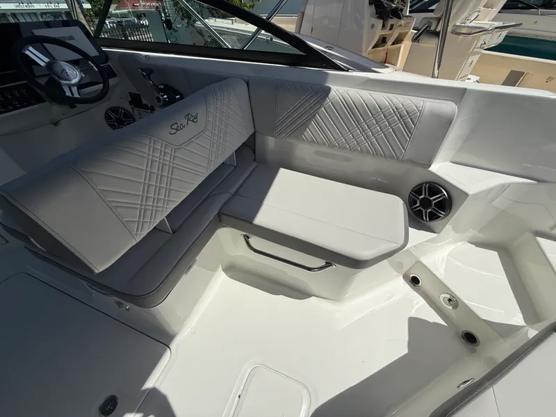 Slide: The Image of Sea Ray SDX 250 Outboard 2026 - 17