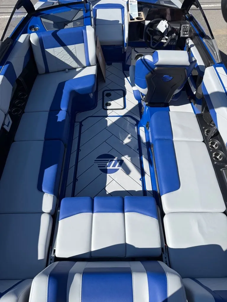 Slide: The Image of Malibu MALIBU 23 LSV 2026 - 12