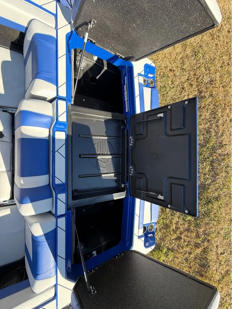 Slide: The Image of Malibu MALIBU 23 LSV 2026 - 36