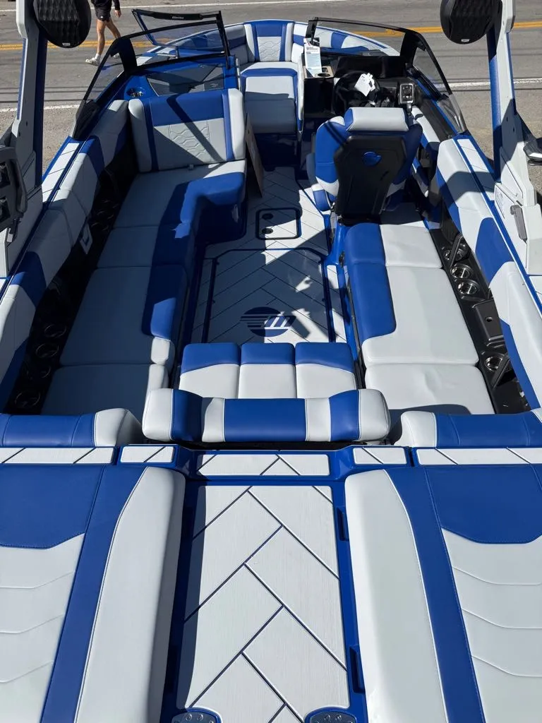 Slide: The Image of Malibu MALIBU 23 LSV 2026 - 11