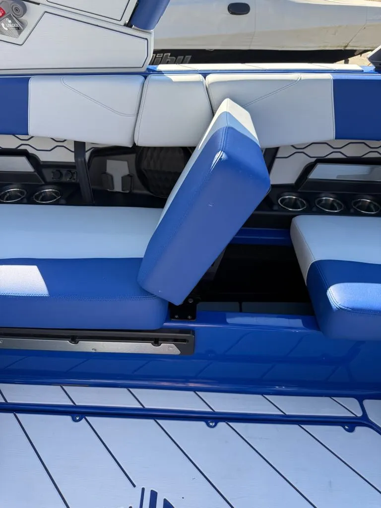 Slide: The Image of Malibu MALIBU 23 LSV 2026 - 23