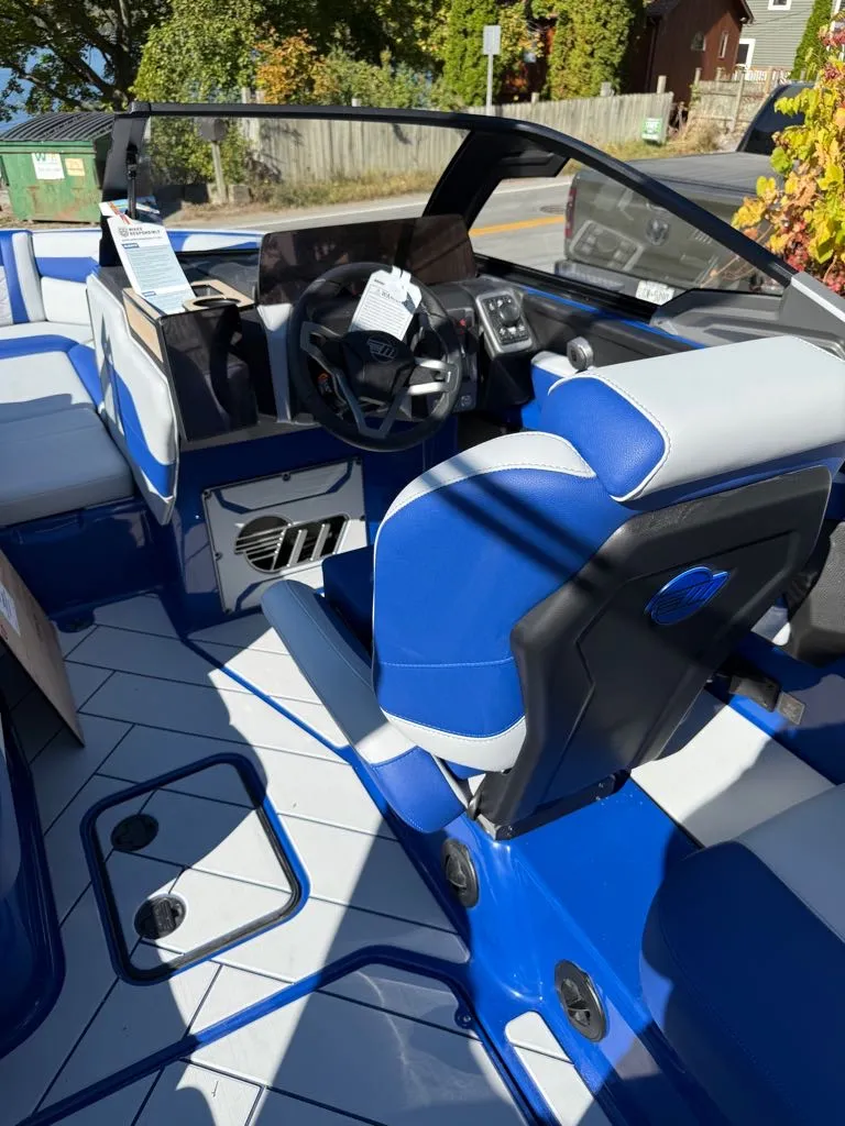 Slide: The Image of Malibu MALIBU 23 LSV 2026 - 13