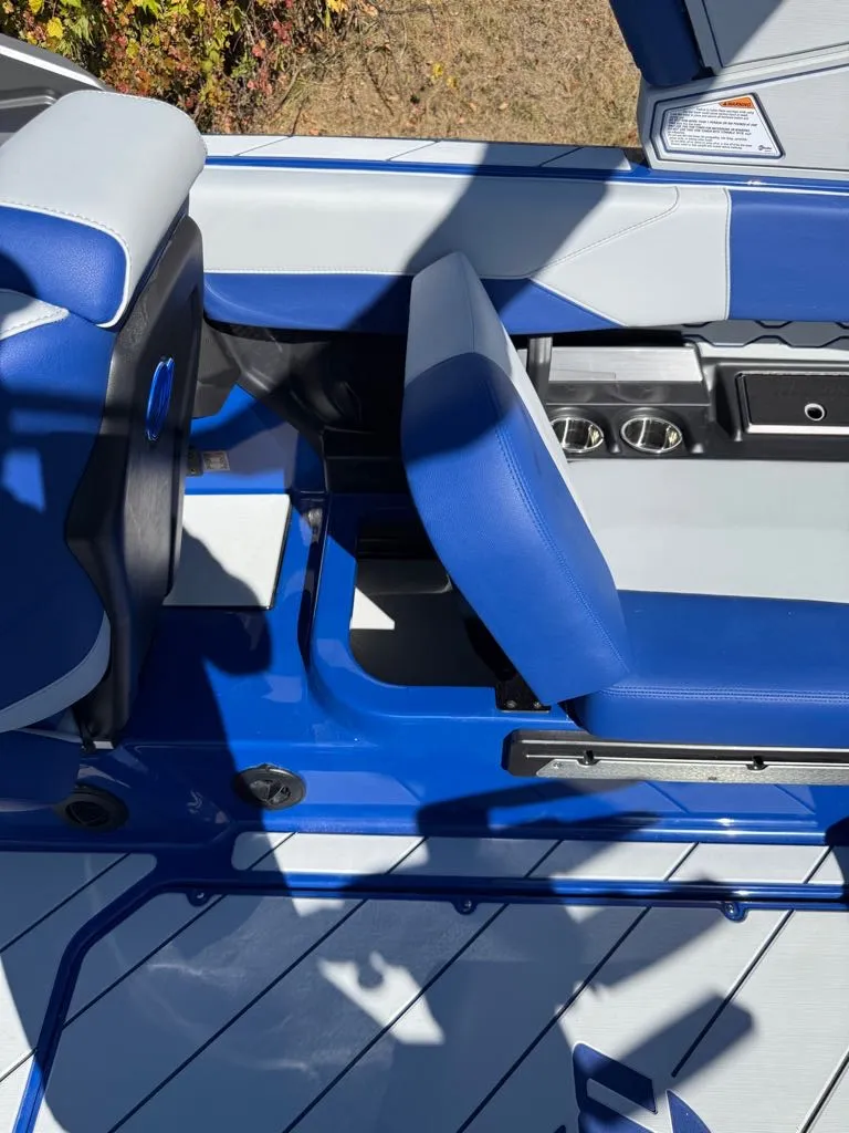 Slide: The Image of Malibu MALIBU 23 LSV 2026 - 32