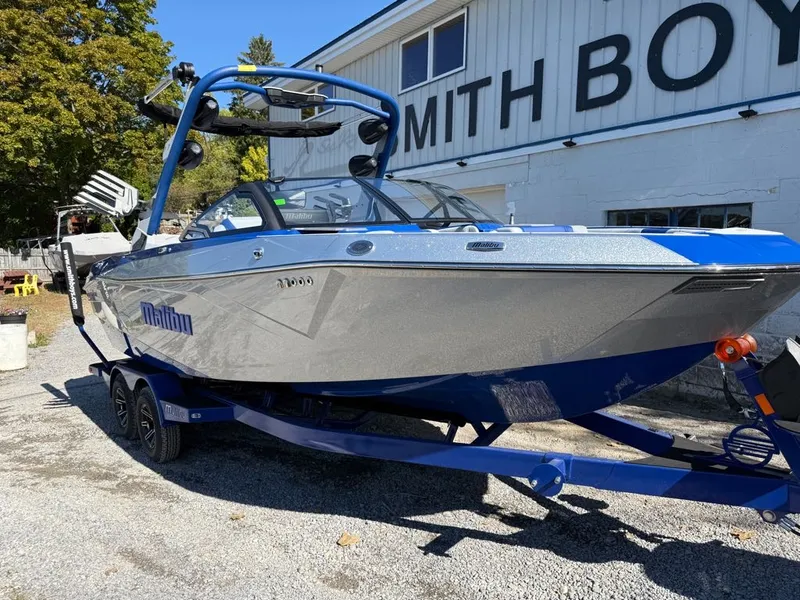 Slide: The Image of Malibu MALIBU 23 LSV 2026 - 10