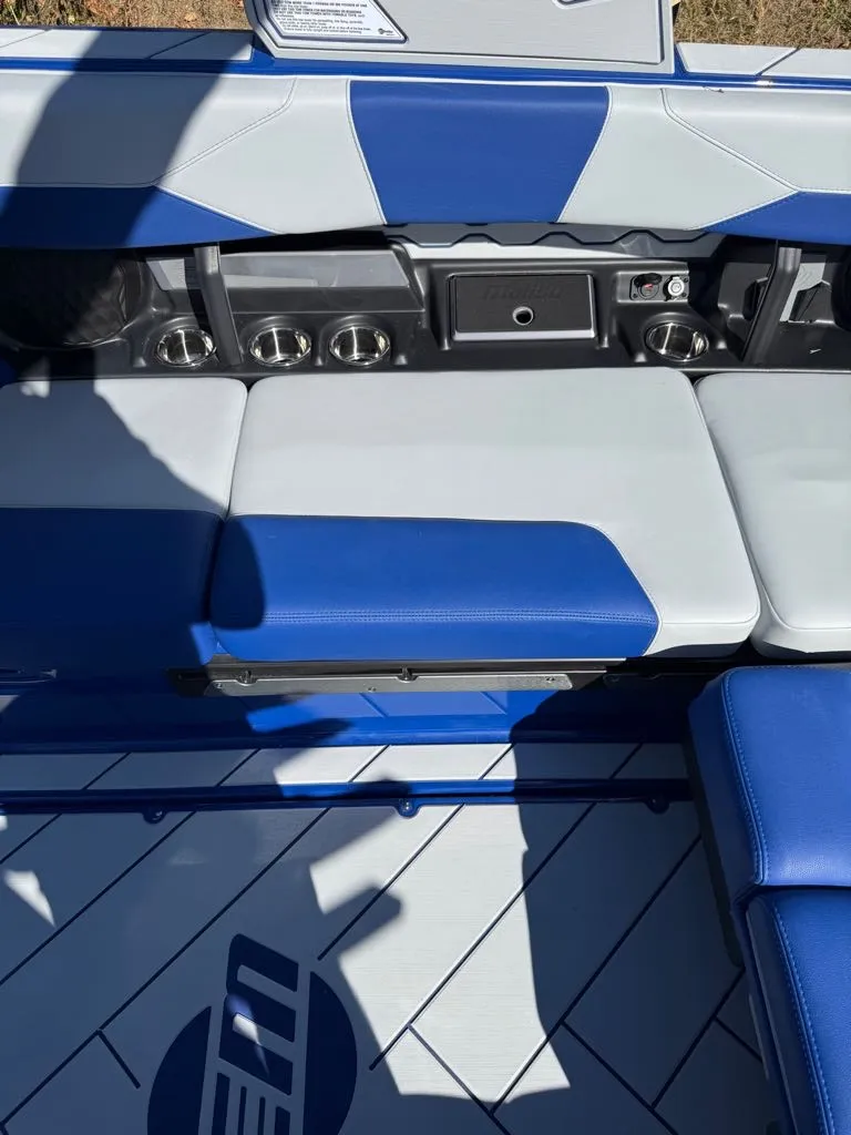 Slide: The Image of Malibu MALIBU 23 LSV 2026 - 30