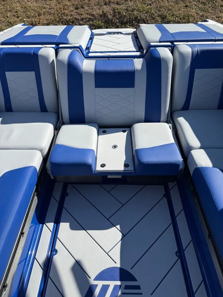 Slide: The Image of Malibu MALIBU 23 LSV 2026 - 26