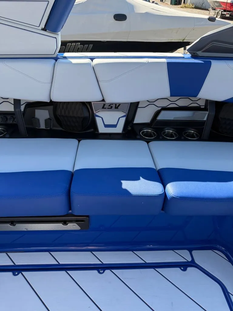 Slide: The Image of Malibu MALIBU 23 LSV 2026 - 22