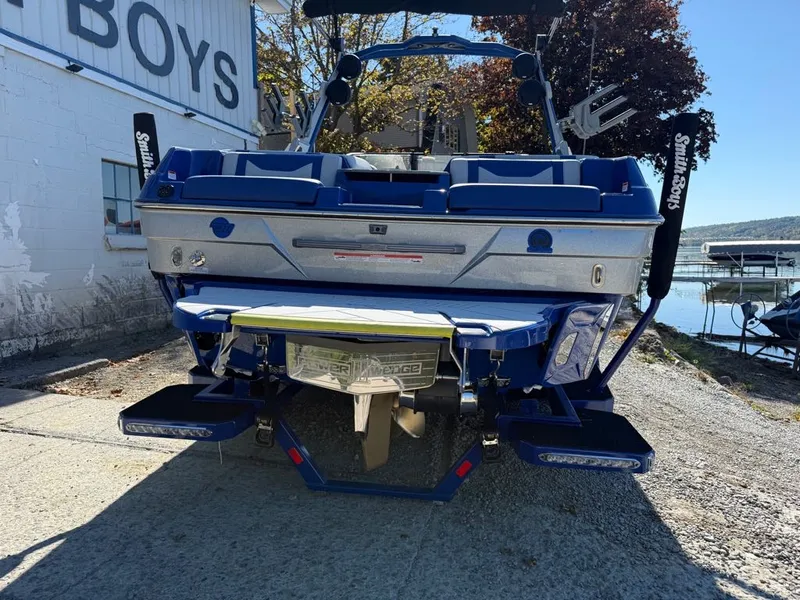 Slide: The Image of Malibu MALIBU 23 LSV 2026 - 2