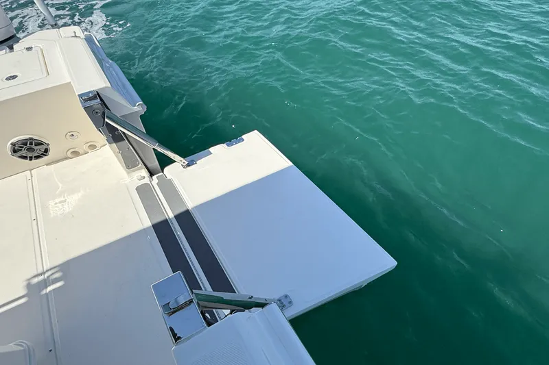 Slide: The Image of Boston Whaler 280 Dauntless 2026 - 10