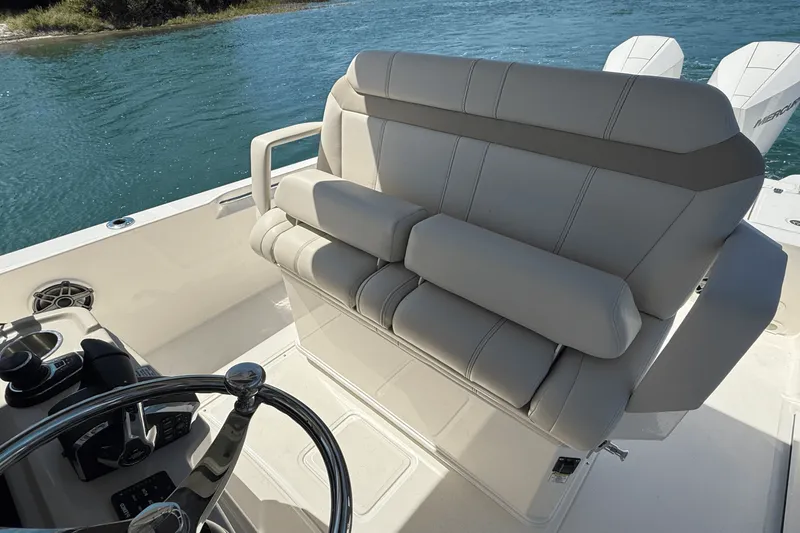 Slide: The Image of Boston Whaler 280 Dauntless 2026 - 13