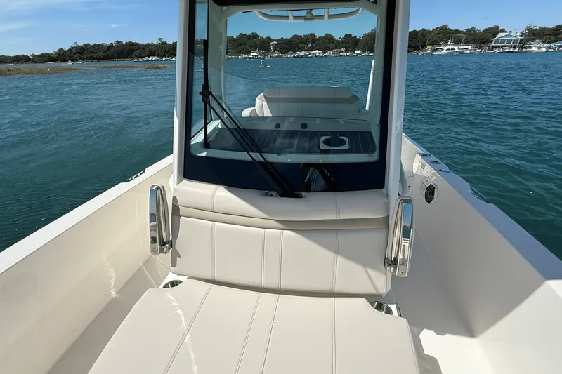 Slide: The Image of Boston Whaler 280 Dauntless 2026 - 15