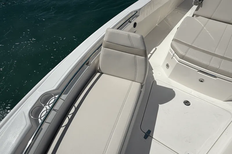 Slide: The Image of Boston Whaler 280 Dauntless 2026 - 20