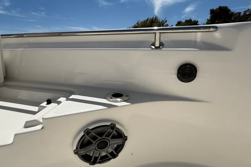 Slide: The Image of Boston Whaler 280 Dauntless 2026 - 21