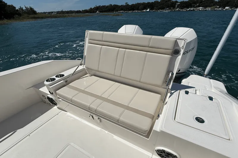 Slide: The Image of Boston Whaler 280 Dauntless 2026 - 6