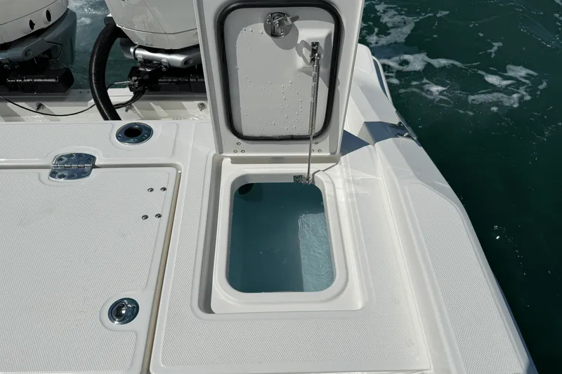 Slide: The Image of Boston Whaler 280 Dauntless 2026 - 7