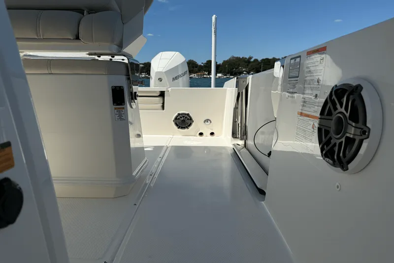Slide: The Image of Boston Whaler 280 Dauntless 2026 - 8