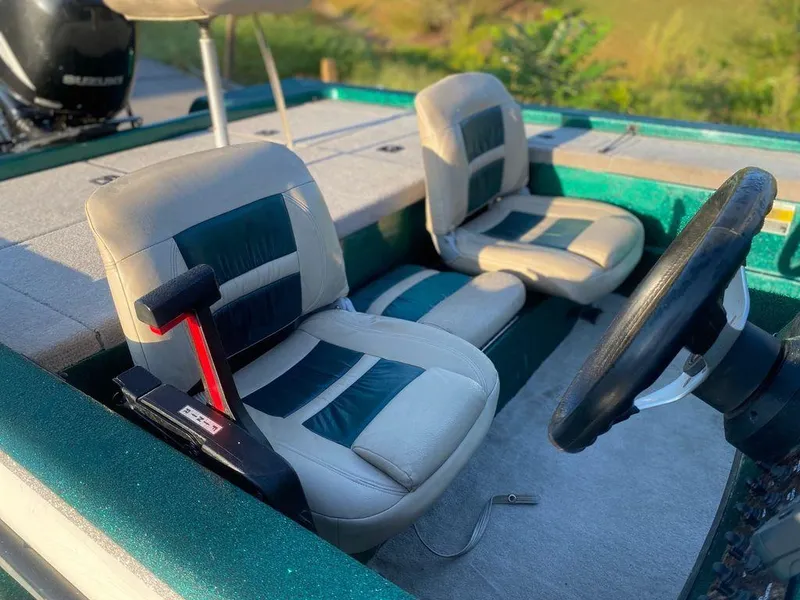 Slide: The Image of Interior of 2002 Bumble Bee 18 boat with dual seats and steering wheel. - 13