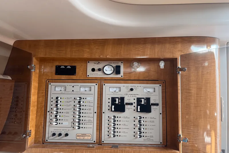 Slide: The Image of Regal COMMODORE 3860 2002 - 18