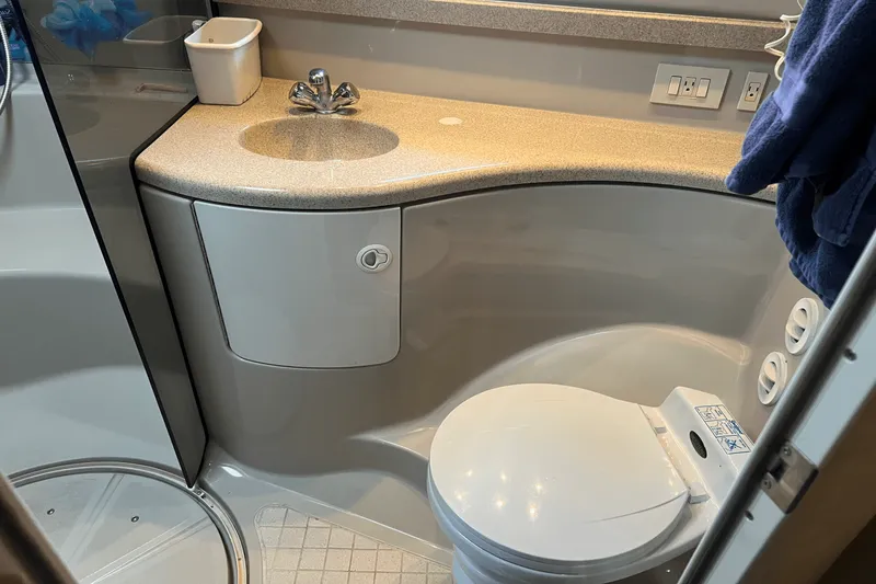 Slide: The Image of Regal COMMODORE 3860 2002 - 28