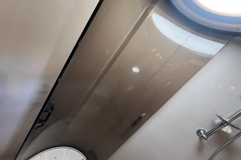 Slide: The Image of Regal COMMODORE 3860 2002 - 30