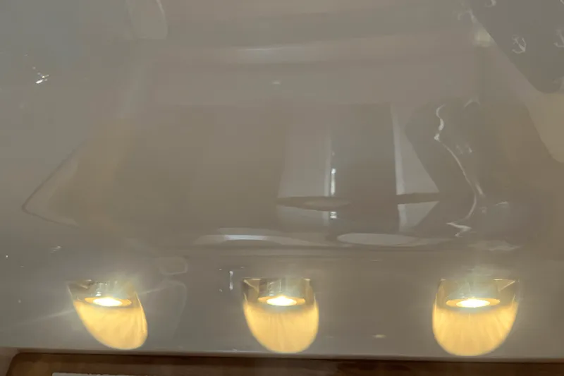 Slide: The Image of Regal COMMODORE 3860 2002 - 32