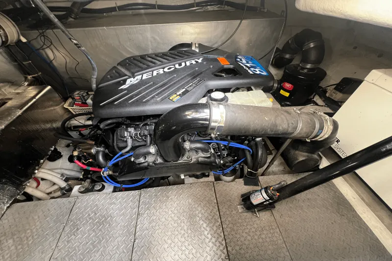 Slide: The Image of Regal COMMODORE 3860 2002 - 38