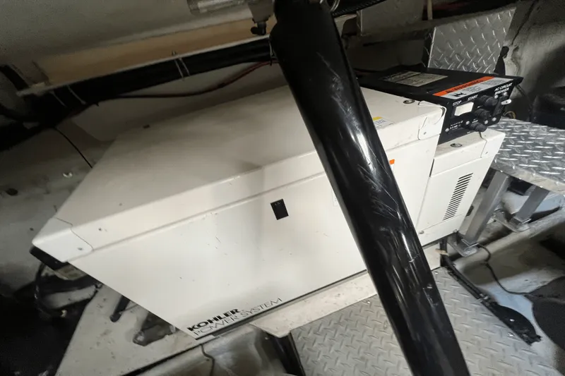 Slide: The Image of Regal COMMODORE 3860 2002 - 39