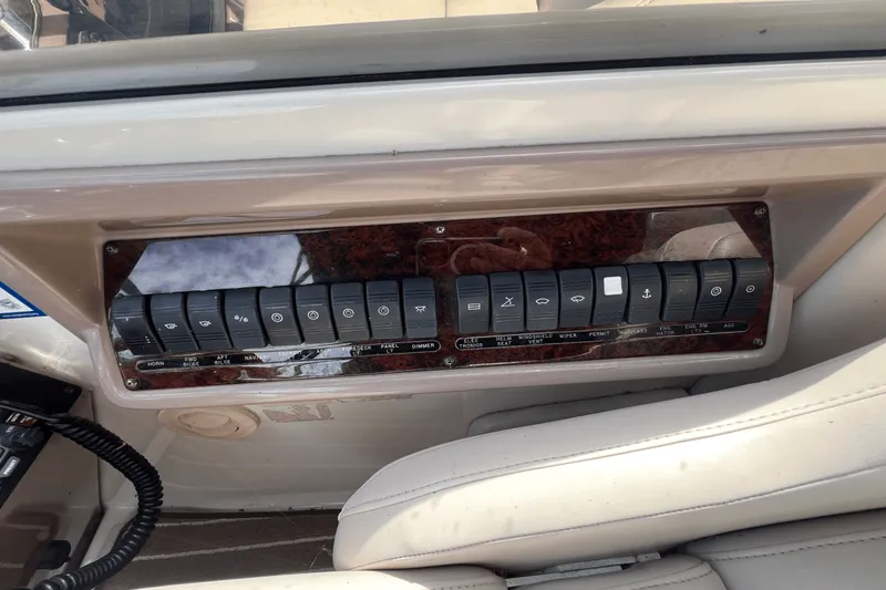 Slide: The Image of Regal COMMODORE 3860 2002 - 9