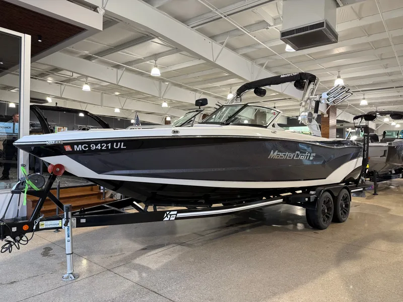 The Image of MasterCraft XT25 2018 - 1