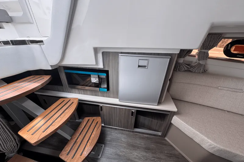 Slide: The Image of Sea Ray Sundancer 320 Outboard 2026 - 16