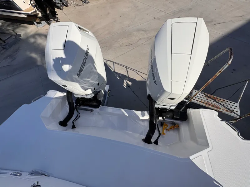 Slide: The Image of Sea Ray Sundancer 320 Outboard 2026 - 2